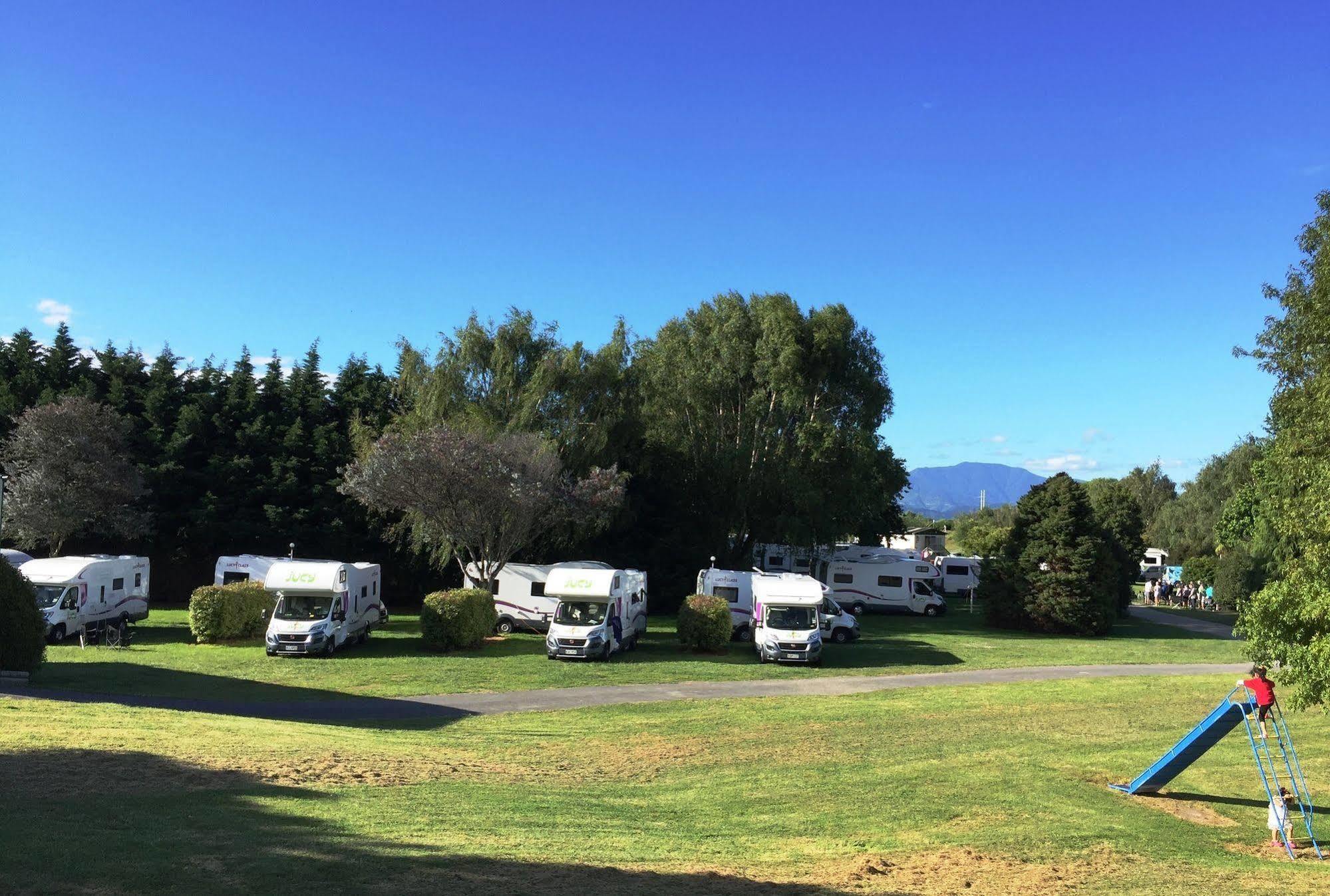 Blenheim Bridges Holiday Park Екстер'єр фото