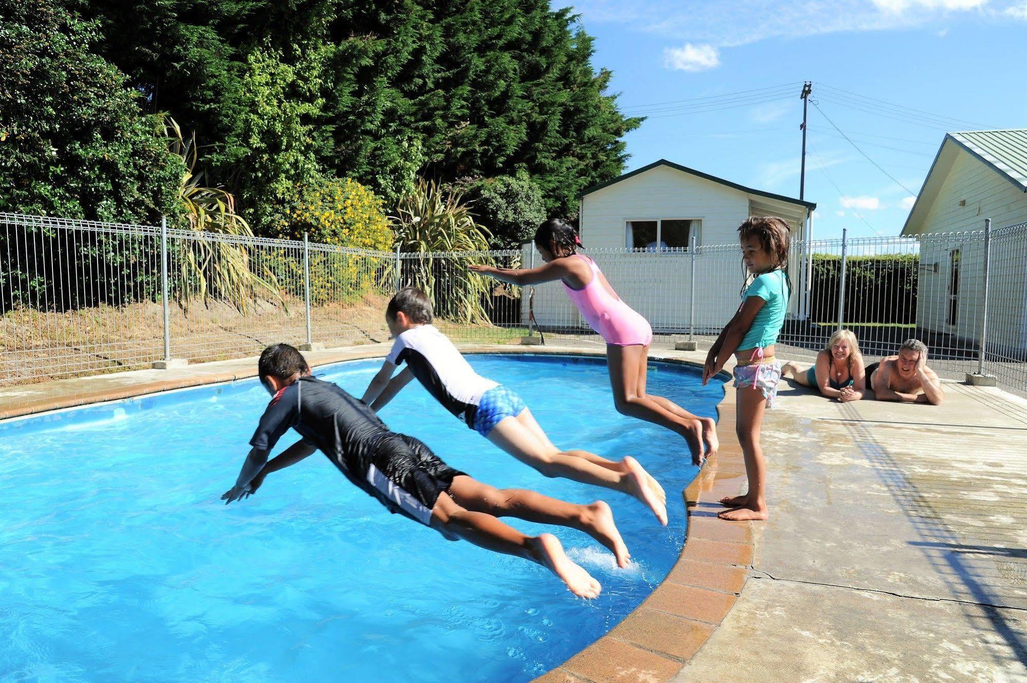 Blenheim Bridges Holiday Park Екстер'єр фото